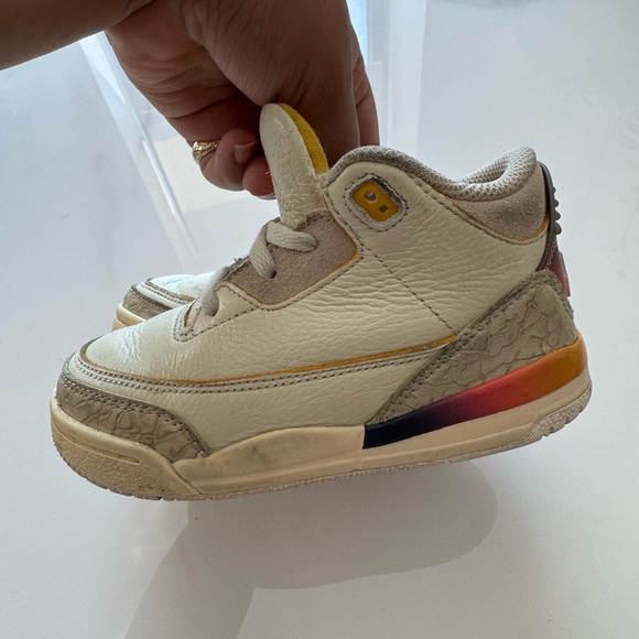 J. BALVIN X JORDAN 3 RETRO TD 'MEDELLÍN SUNSET Sz 9C - Picture 4 of 8